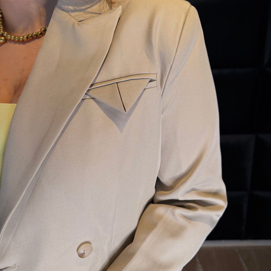 Crème Blazer | Ambika