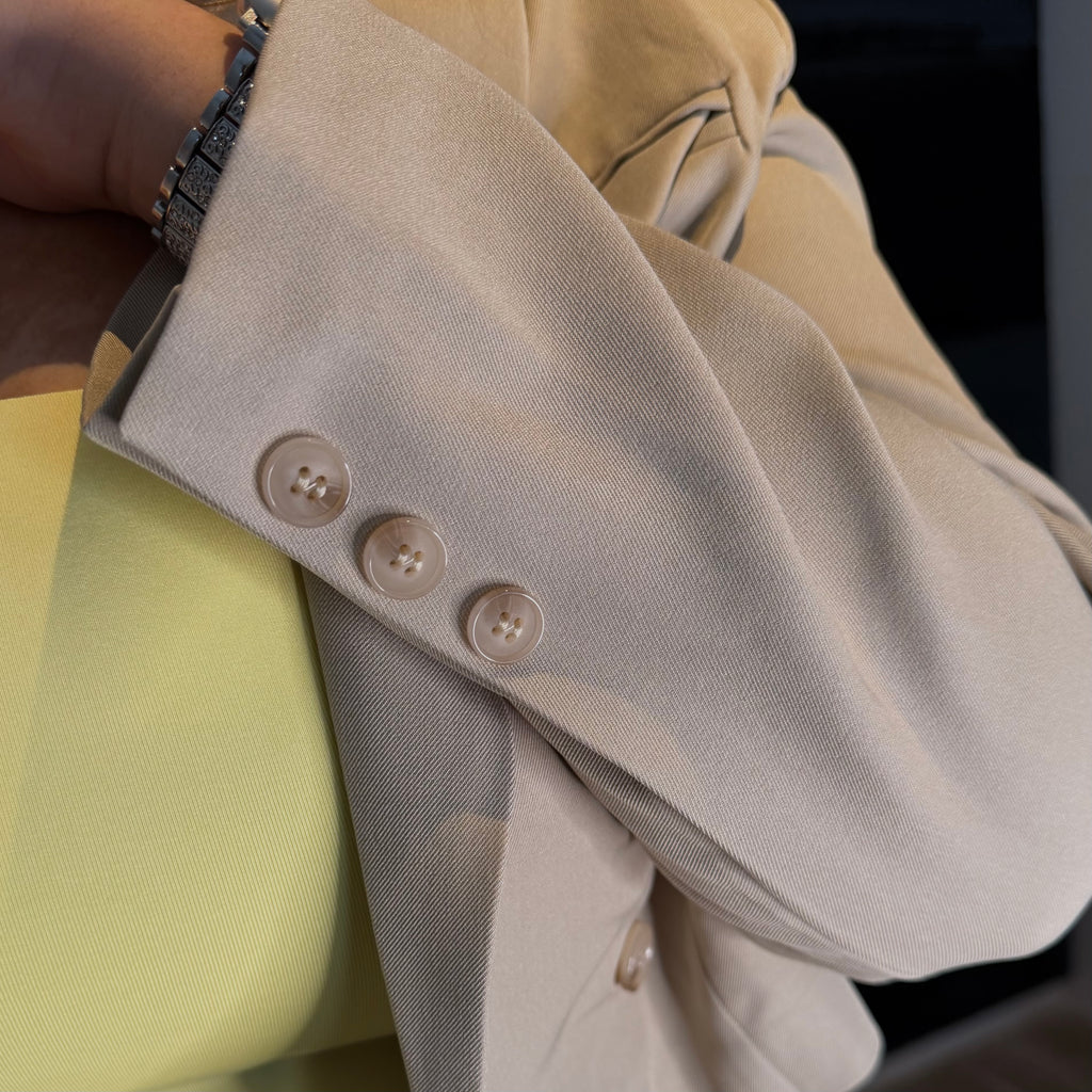 Crème Blazer | Ambika