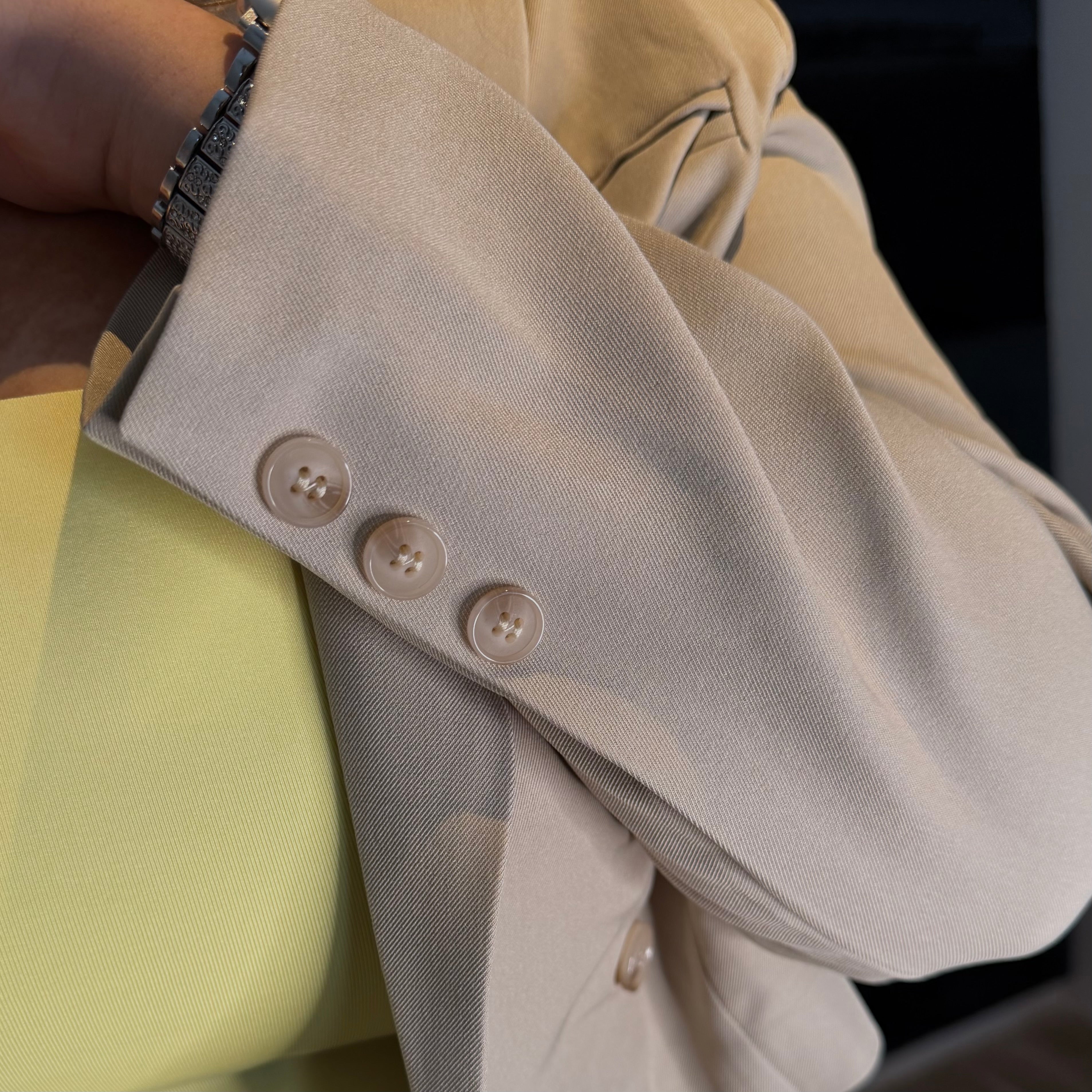 Crème Blazer | Ambika