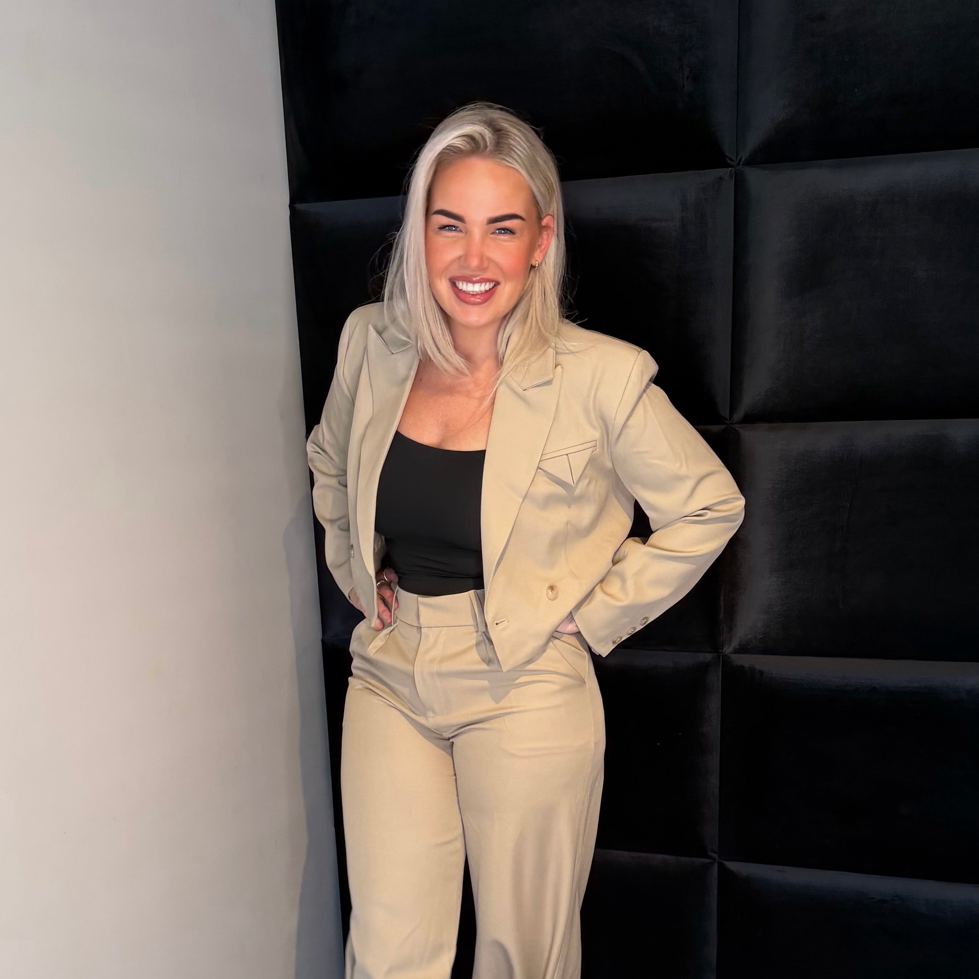Crème Blazer | Ambika